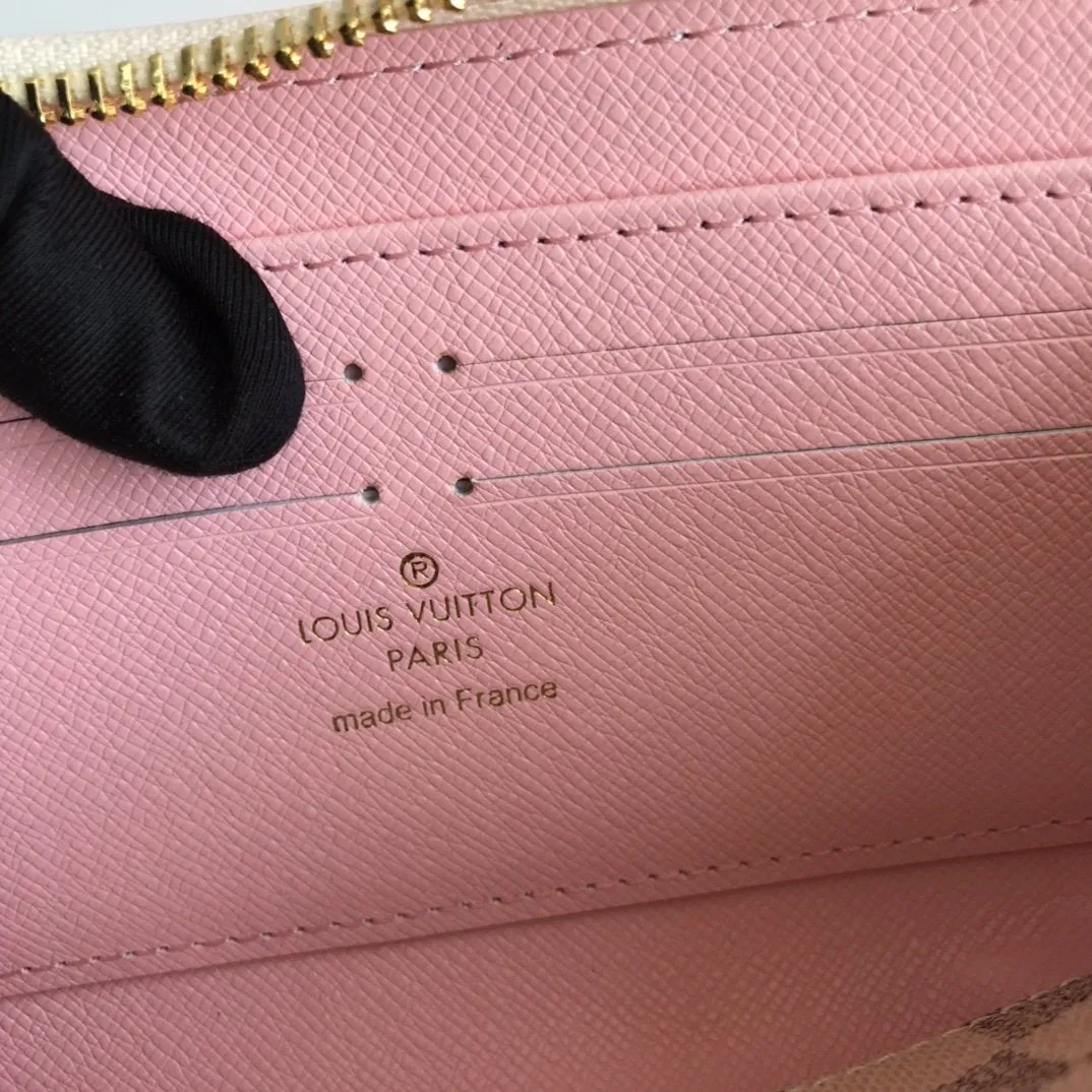CE - New Wallets LUV 019