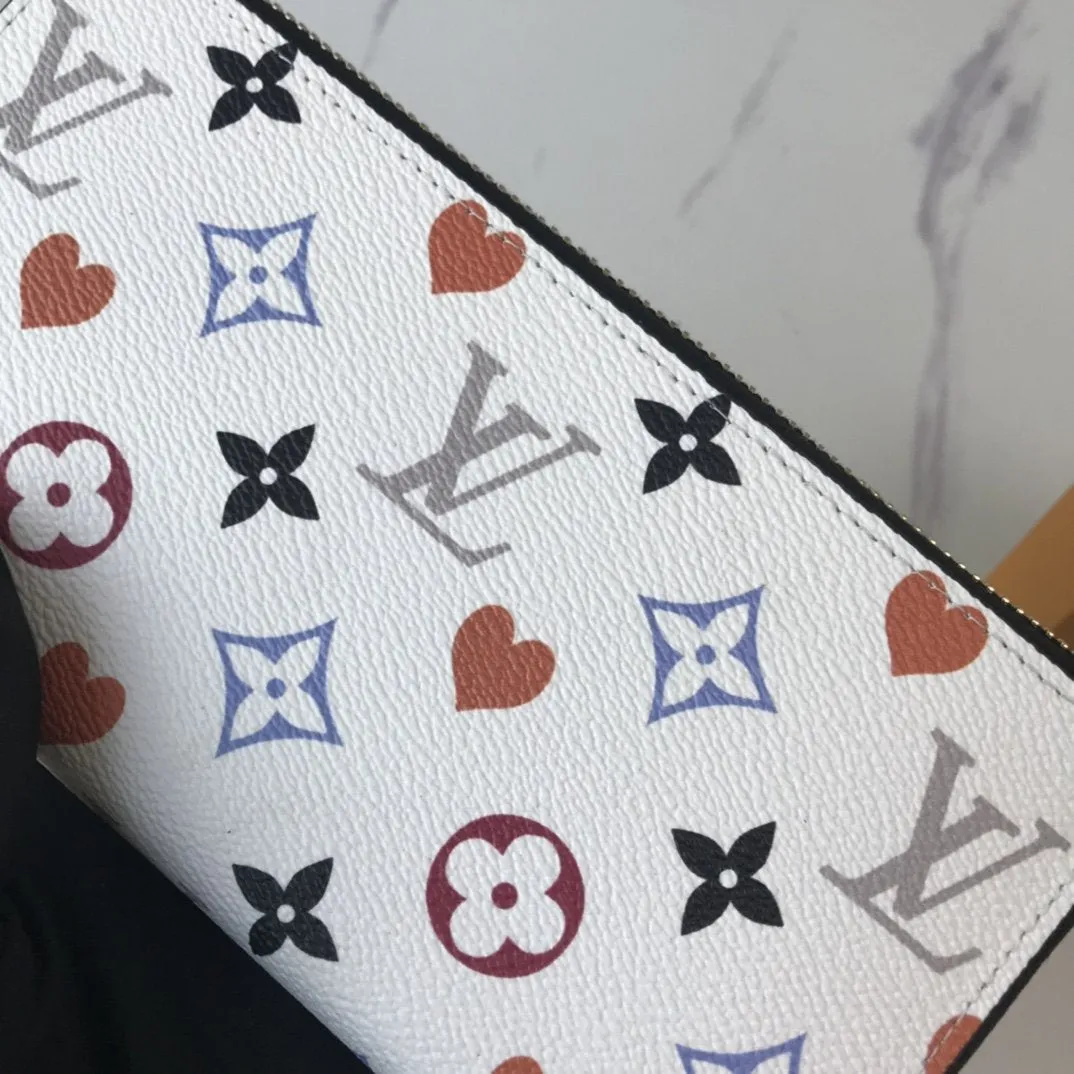 CE - New Wallets LUV 025