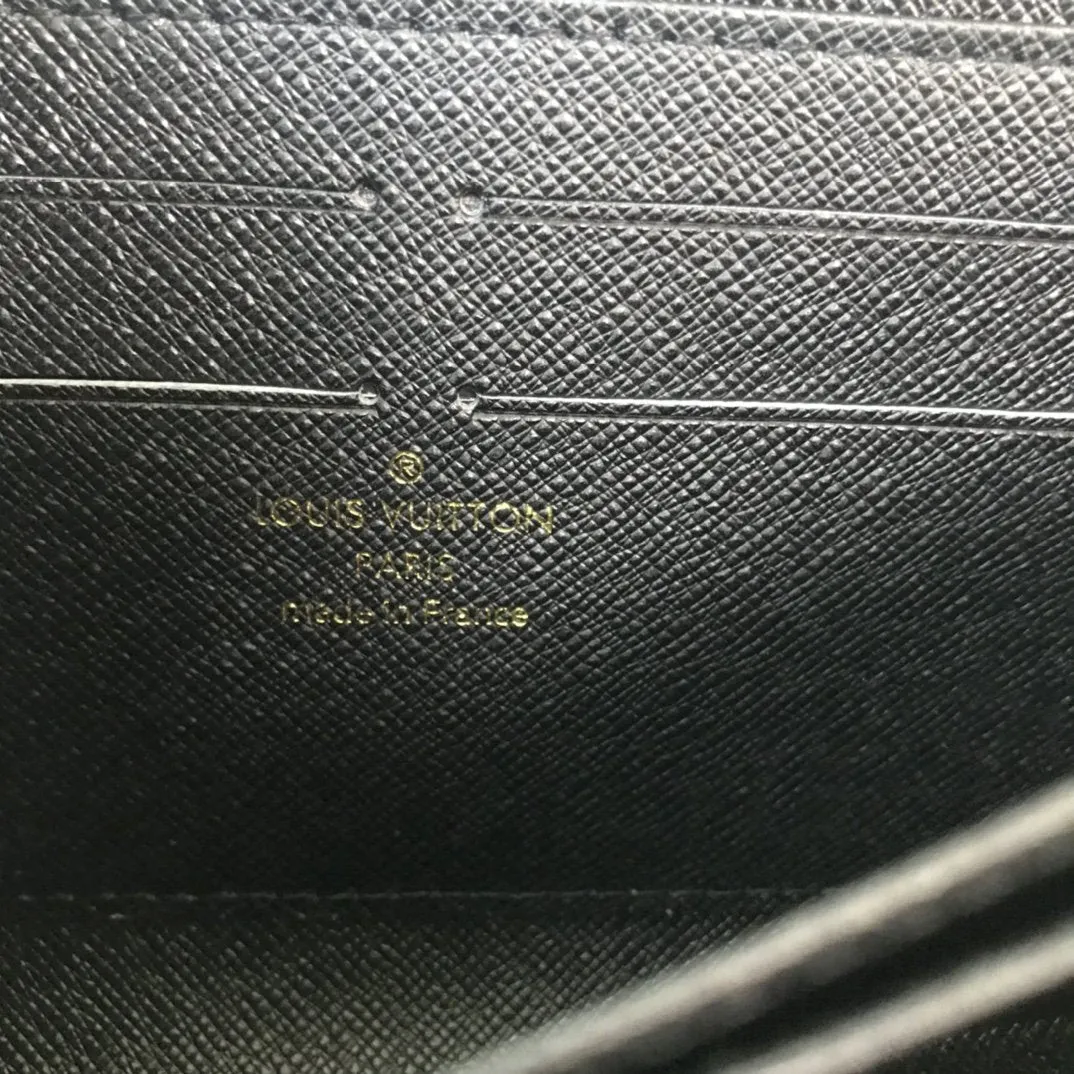 CE - New Wallets LUV 025