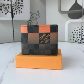 CE - New Wallets LUV 044
