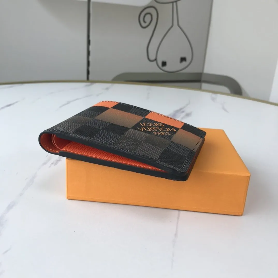 CE - New Wallets LUV 044