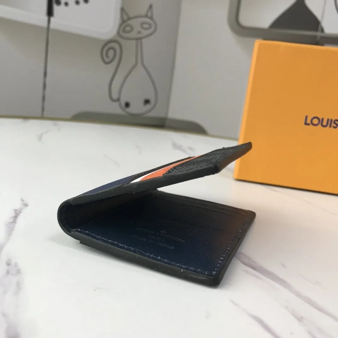 CE - New Wallets LUV 079