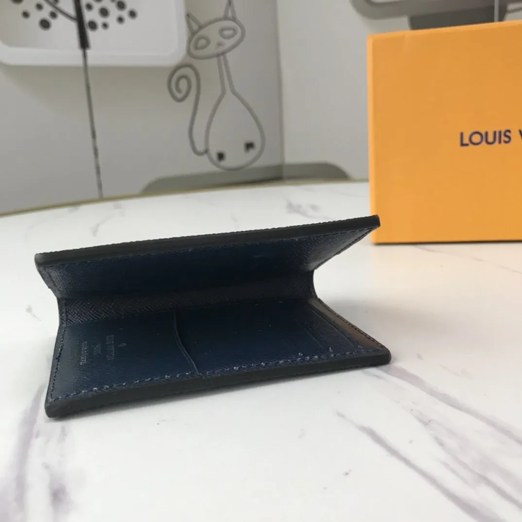 CE - New Wallets LUV 079